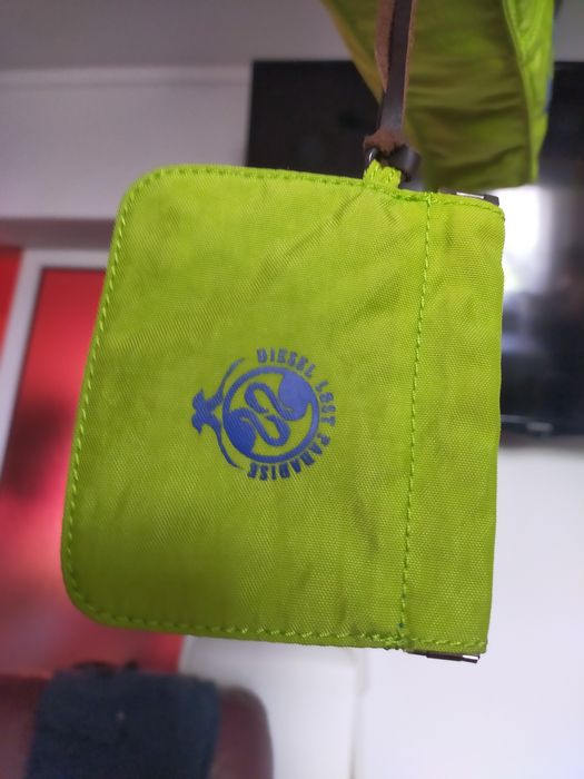 Vând geantă DIESEL mărime mică