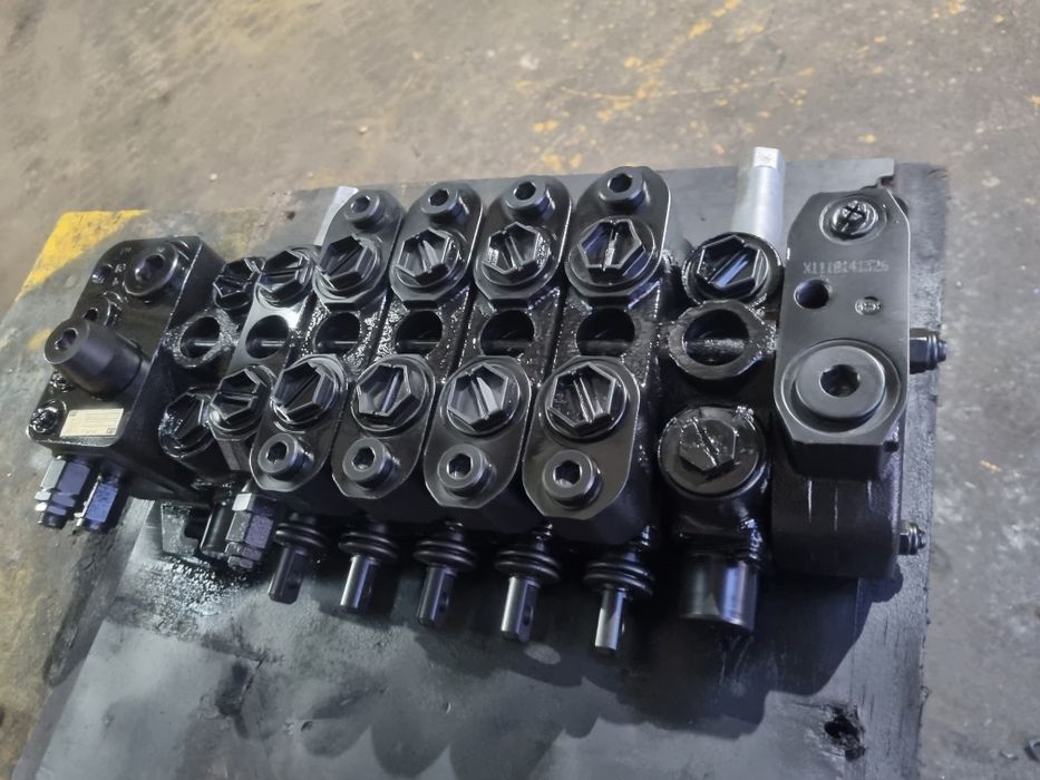 Distribuitor Caterpillar 428 E
