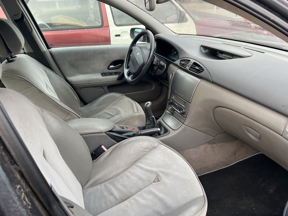 Vand Renault Laguna 1.8L benzină, an 2001
