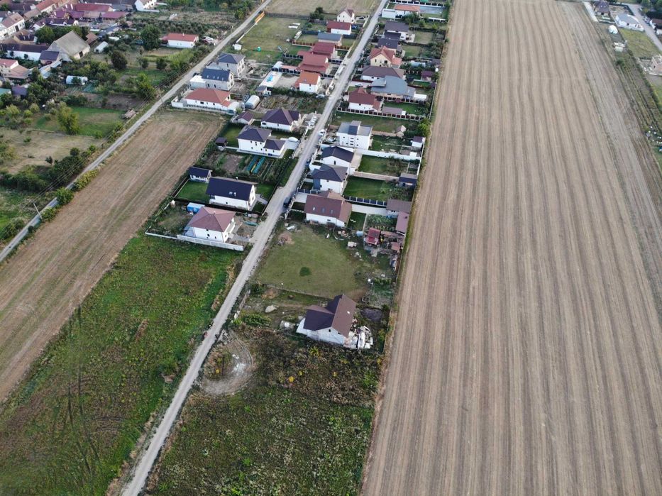 Teren de vanzare cu utilitati, 770 MP