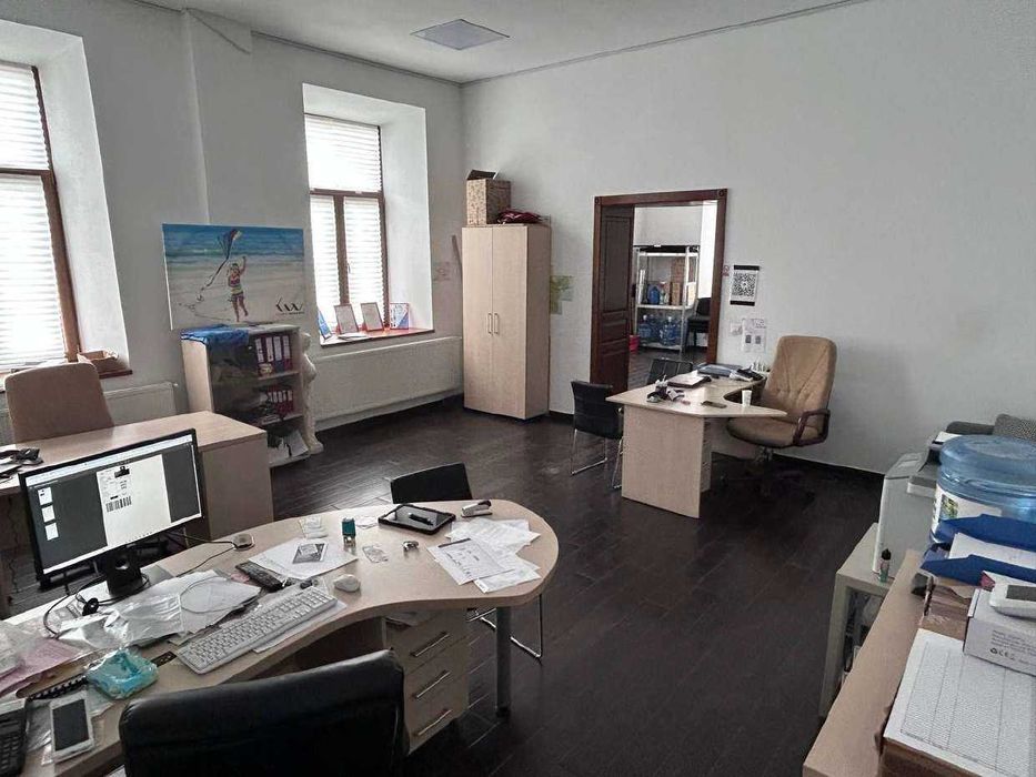 Spatii de birouri pe Aurel Vlaicu, Tatarasi. 44mp si 75mp.