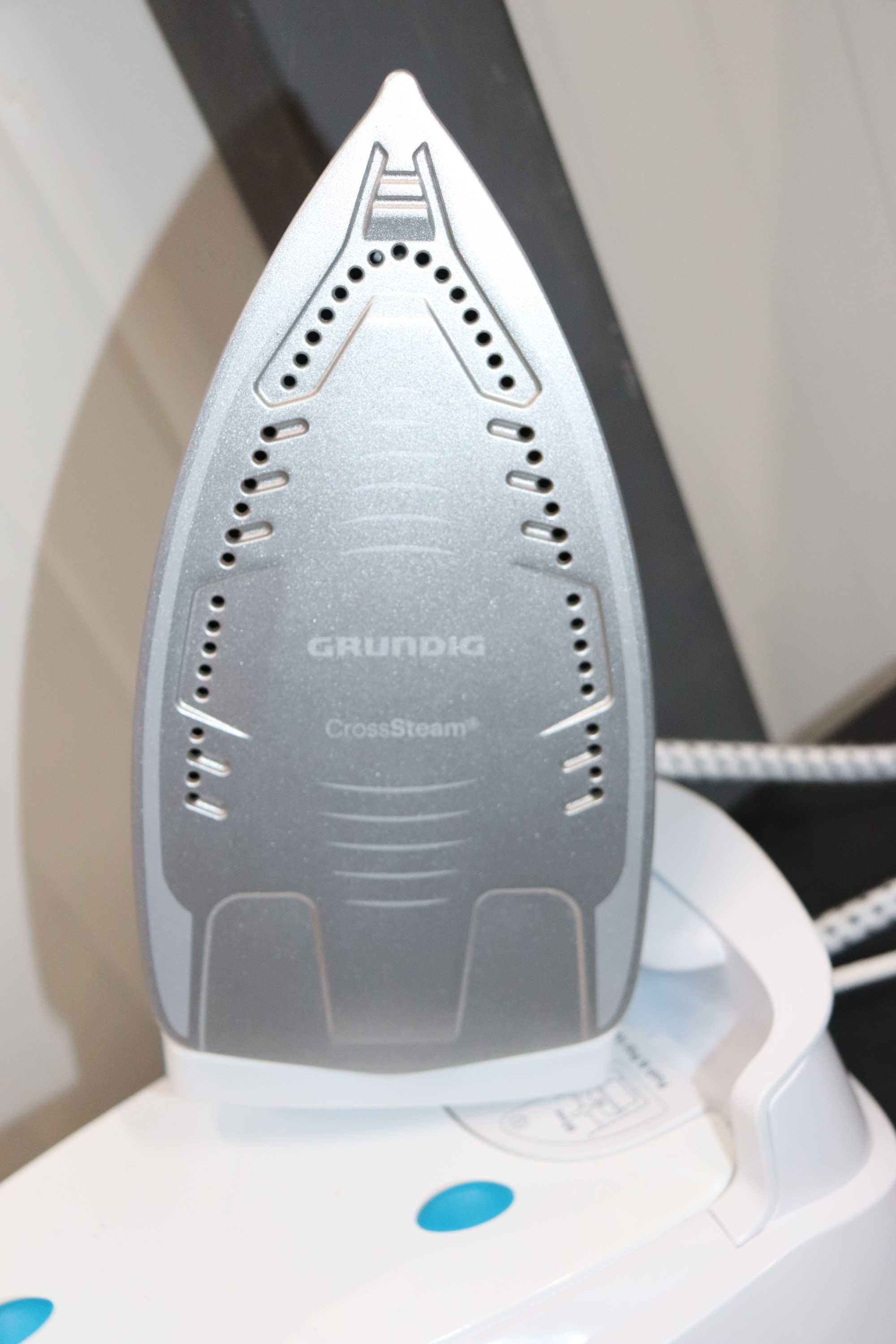 Парогенератор Grundig SIS 6170 2400W