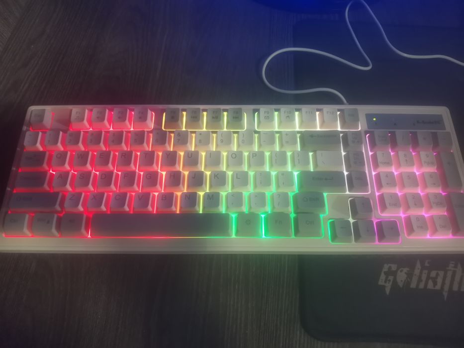 Клавиатура ва мышь сотилади янги коммлект игровой