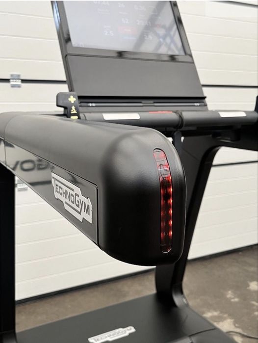 Technogym artis Професионална фитнес пътека
