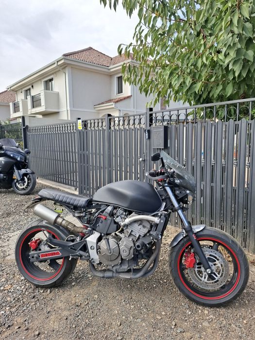 Motociclete HONDA Goldwing F6B si Hornet
