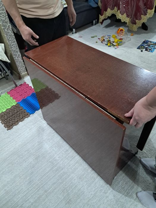 Продам стол книжку.