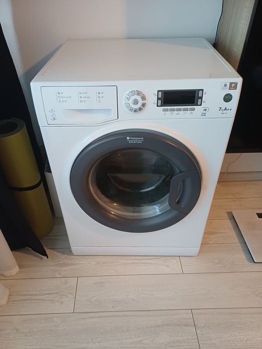 Vând mașina de spălat pentru piese Hotpoint Ariston