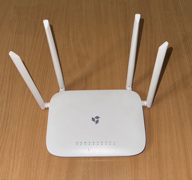 Wi-Fi роутер SNR-CPE-ME2-LITE - мощный сигнал, отличное состояние