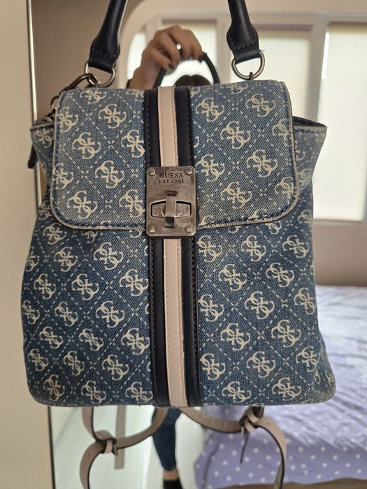Дамска раница GUESS