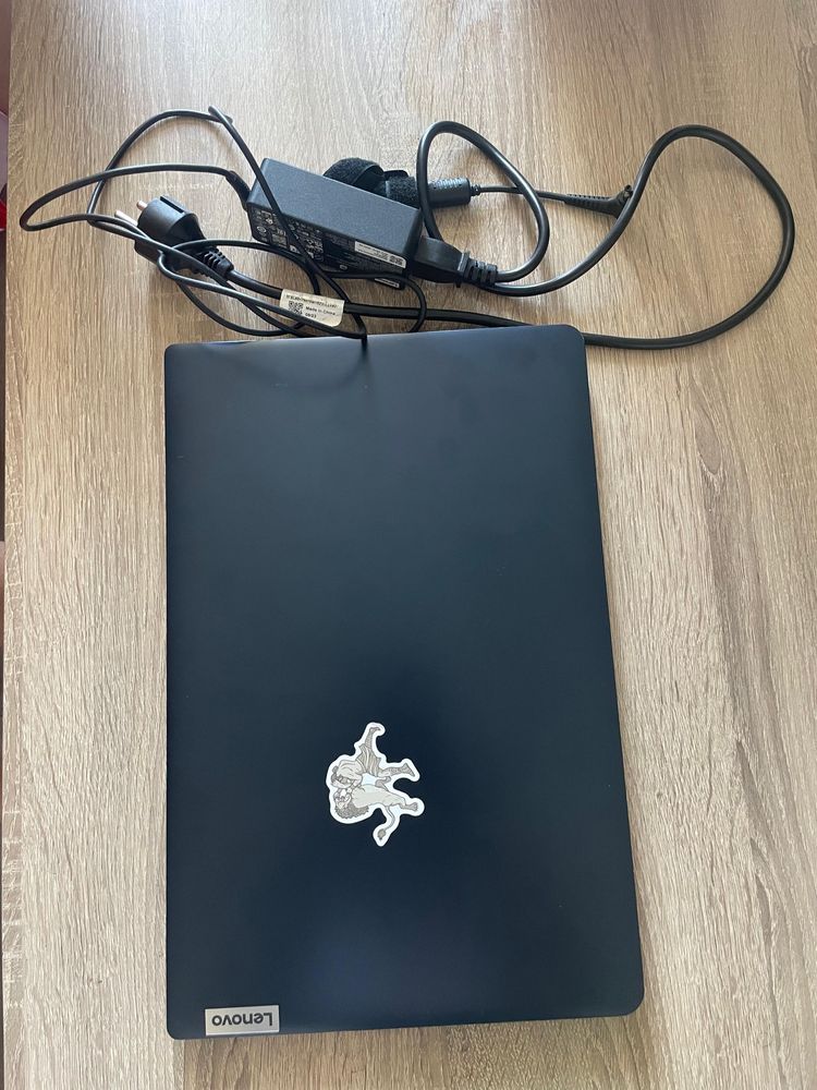Laptop Lenovo , model Intel64 Family 6