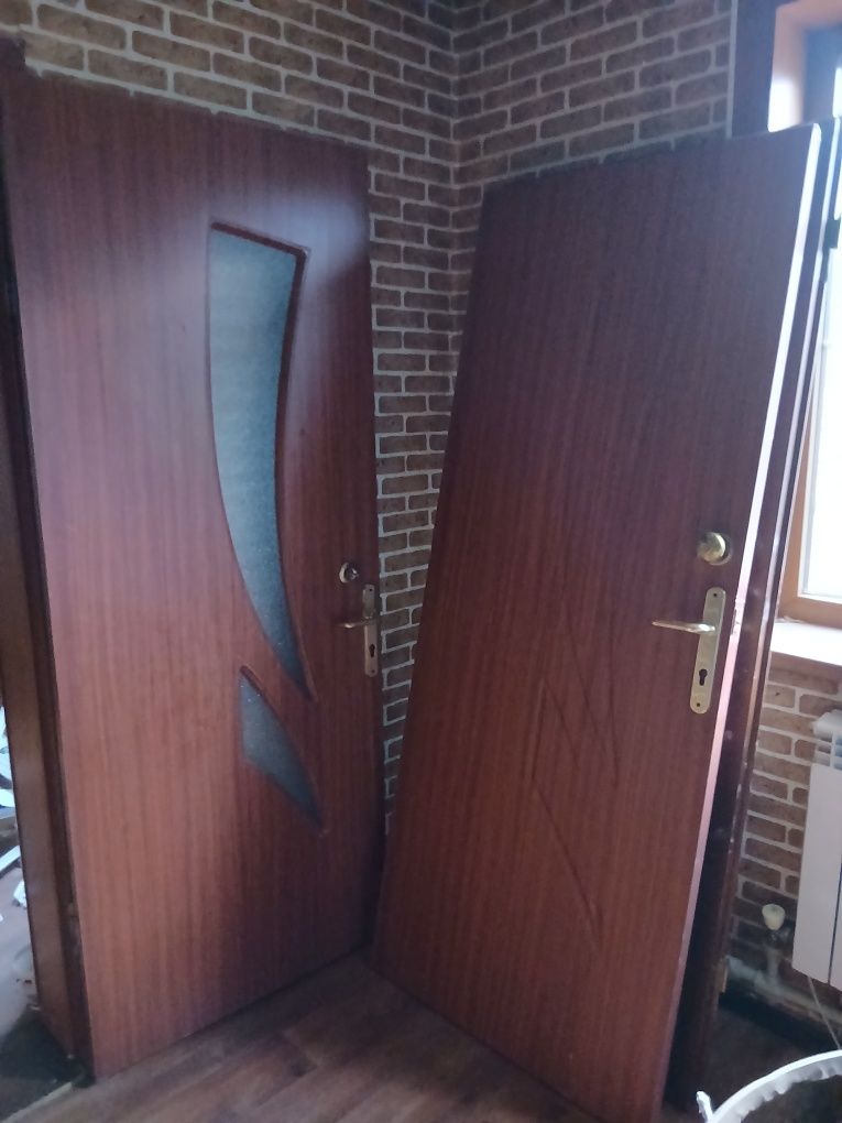 Продам меж комнатные двери