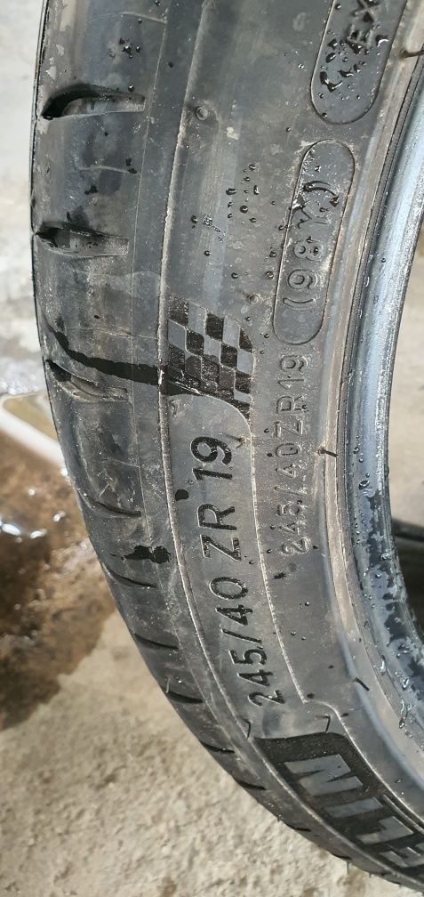 Гуми 2бр 245/40/19 - 1бр  - 175лв