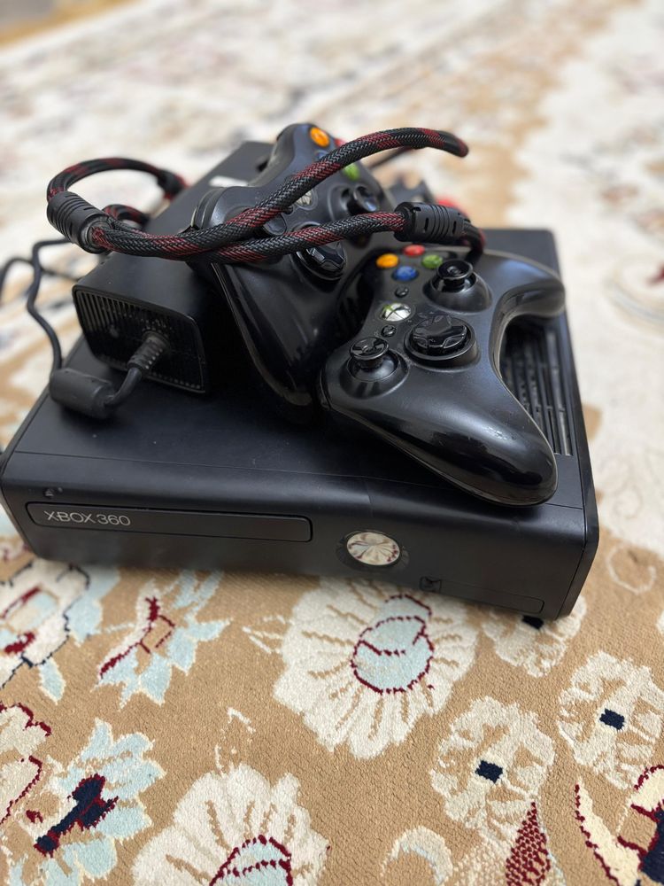 Xbox продам две джостик нет