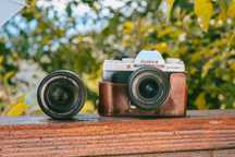 Fujifilm X-T200 + 3 обектива и кожен калъф