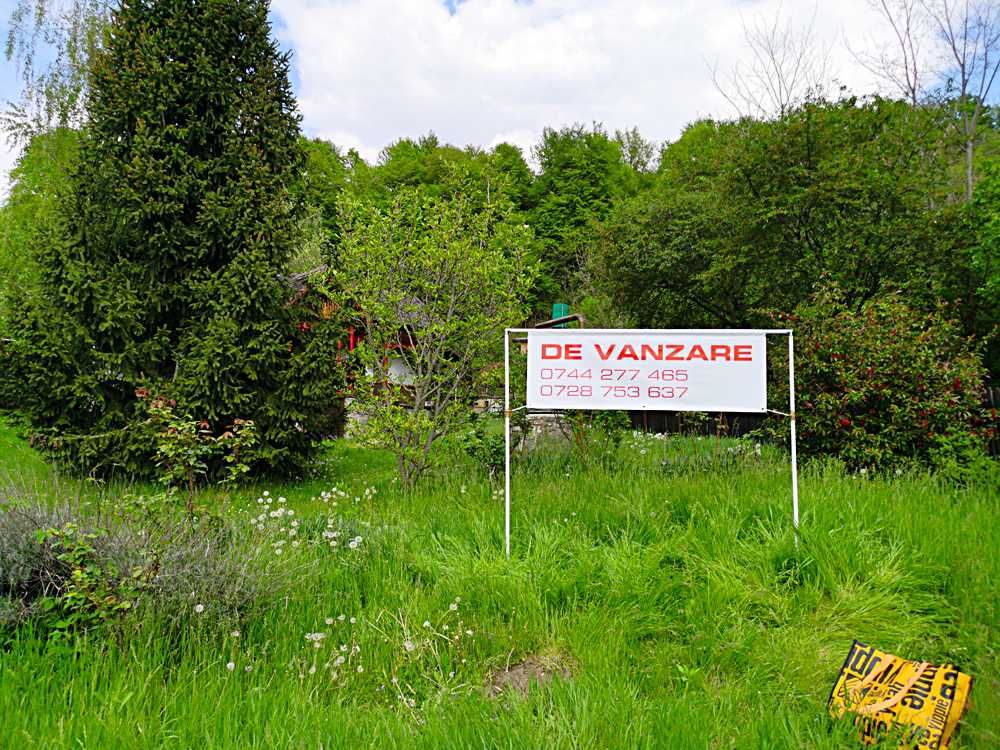 Casa traditionala si teren, zona insorita langa Campina