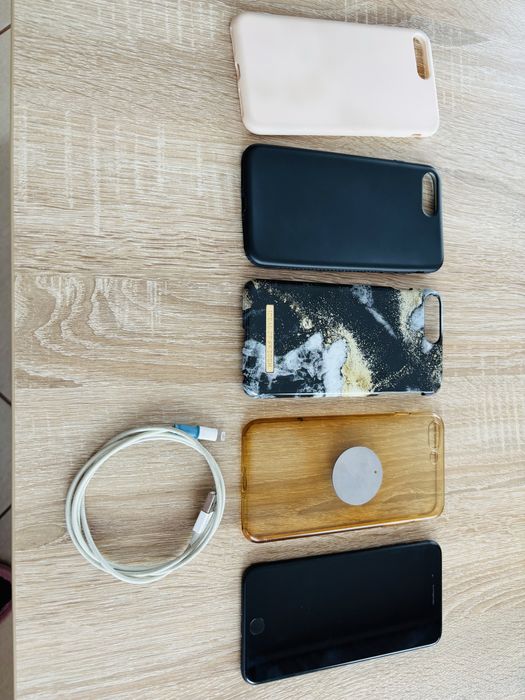 Vand iphone 7 plus in stare buna