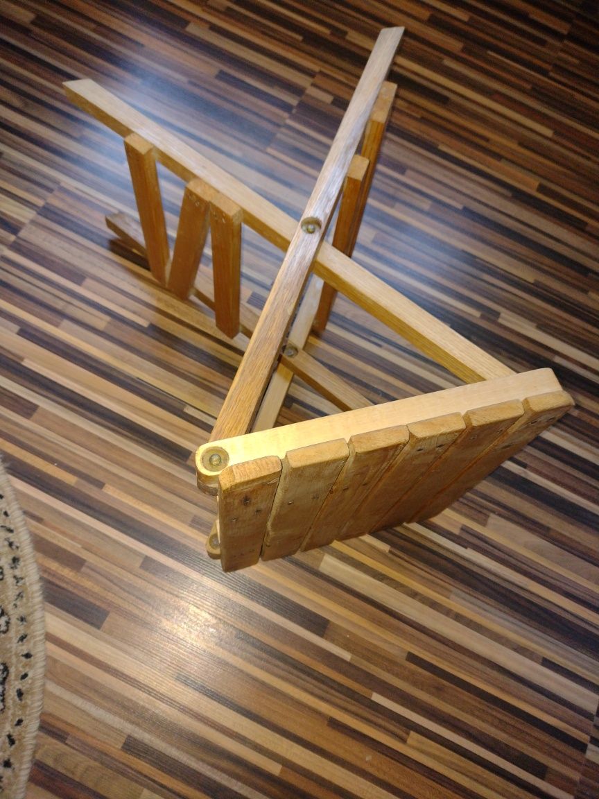 Scaun rabatabil confecționat din lemn