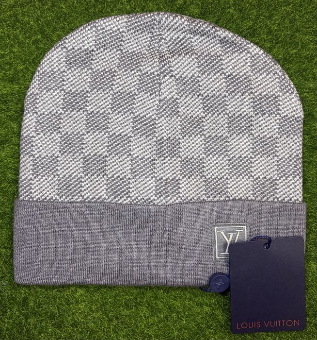 Vand caciula louis vuitton gri,noua cu eticheta