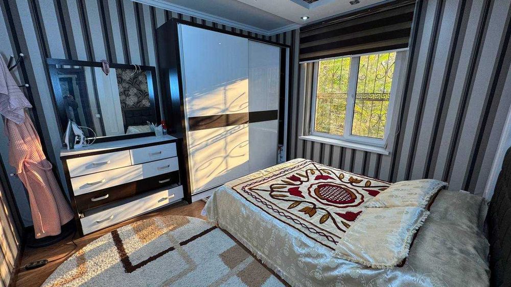 Шахар маркази, Божхона 1 қаватда 3 хонали квартира сотилади. ID: 1484