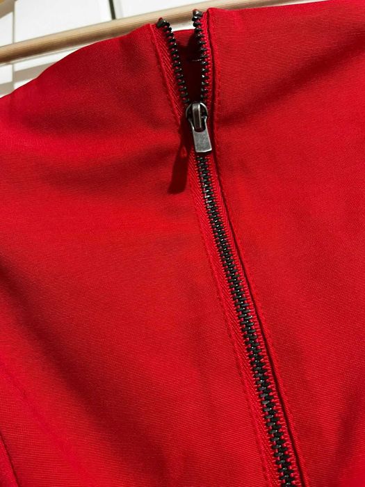 Стилна червена рокля в отлично състояние