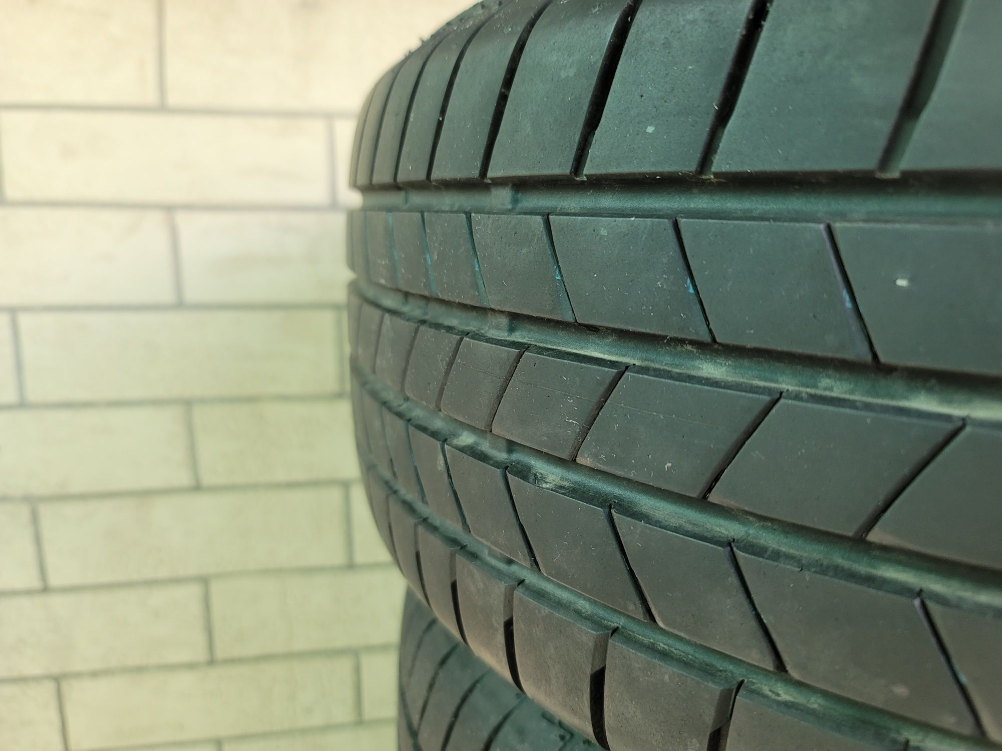 Продам  215/55R17 Bridgestone Turanza
