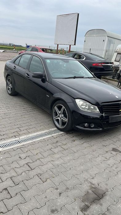 Dezmembram Mercedes-Benz C class 2.2 cdi din 2011