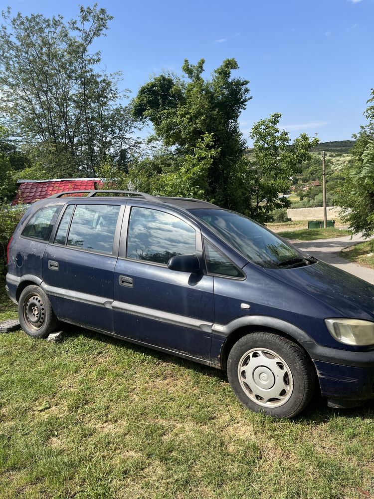 Opel Zafira A на части