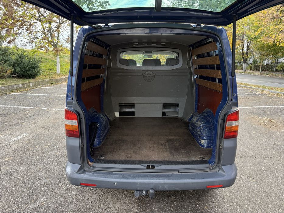 VW Transporter T5 1.9 Tdi Modelul Lung cu 6 Locuri si Marfa