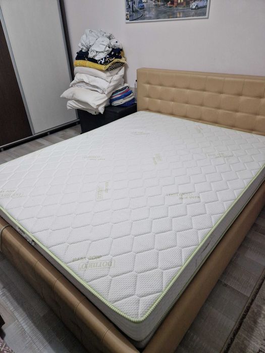Vând pat matrimonial 160x200 cu saltea dormeo de 18 cm