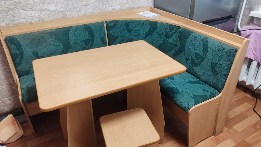 Продам обеденную зону.