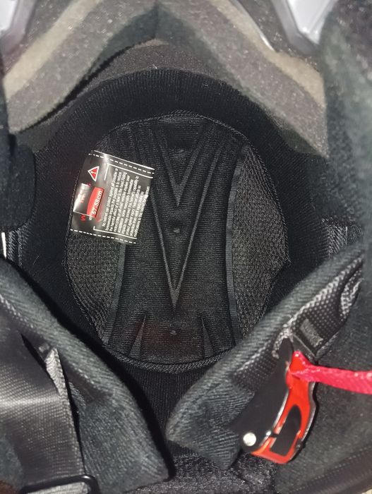 Каска за мотор чисто нова е не е носена и един път