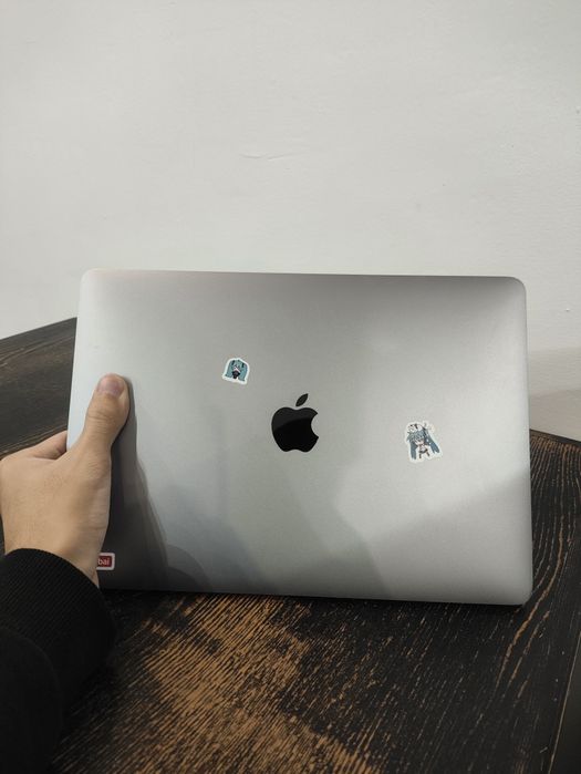 Продам MacBook Air M1 8/256GB
