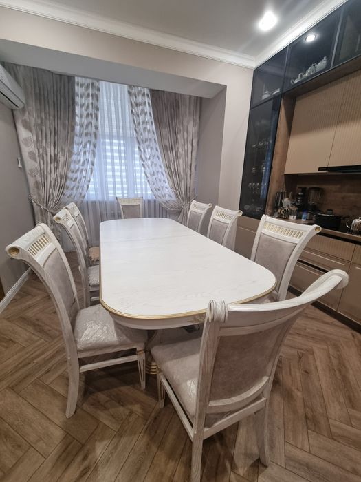 Продаётся новый стол со 8 стульями