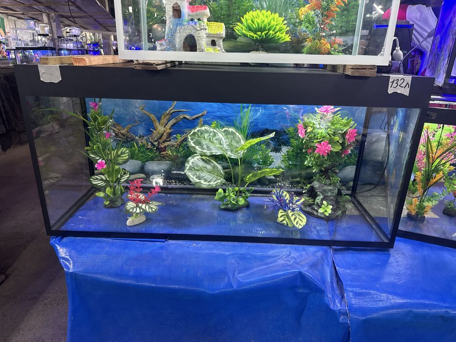Просторный аквариум 132 л для рыб