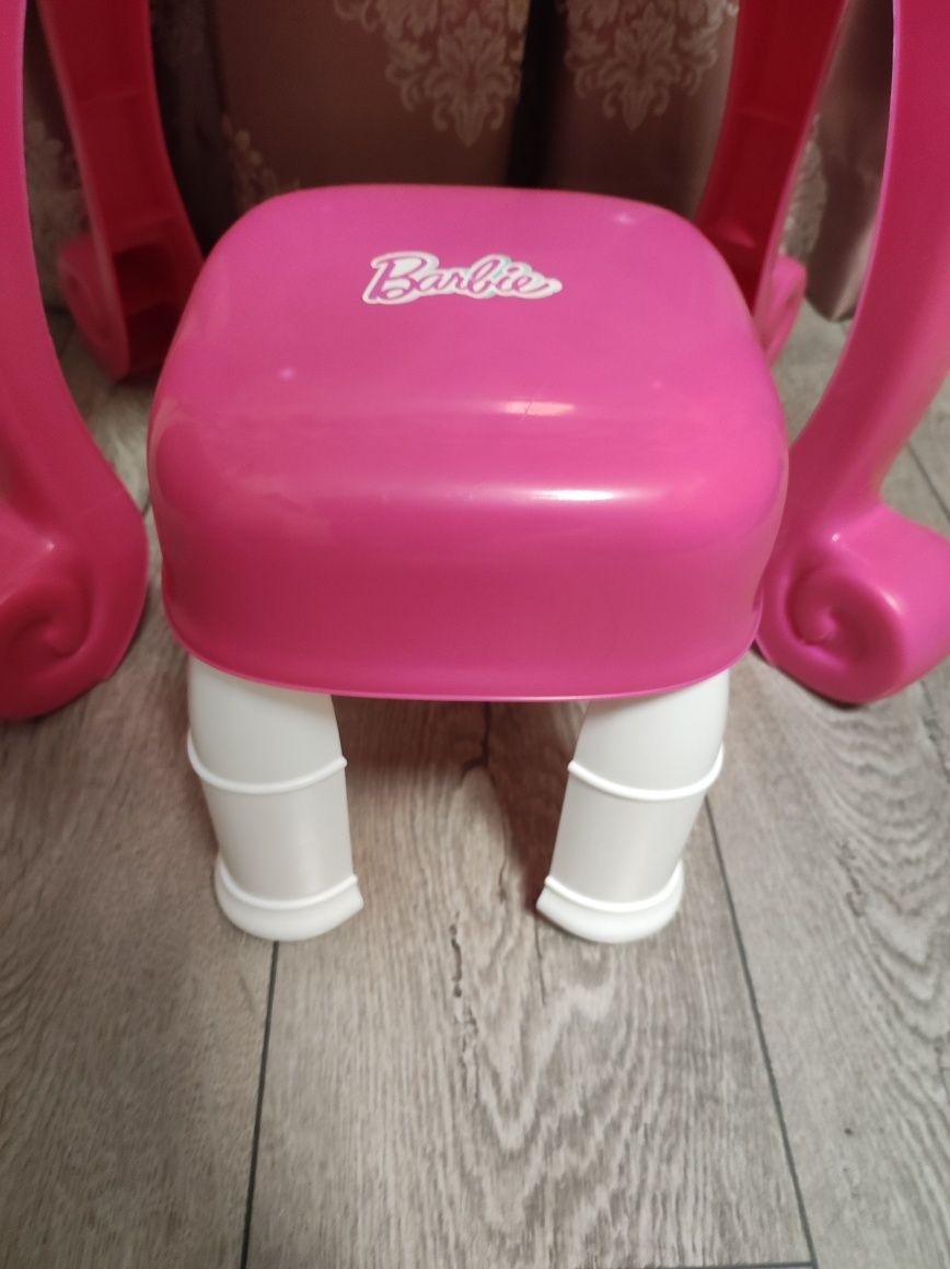 Страхотна детска тоалетка Barbie
