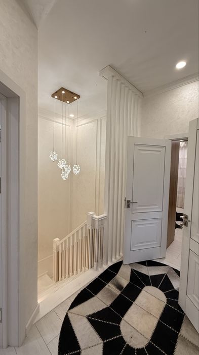 Ховли , котедж сотилади 1.2 сотик 2 етаз 130 кв барча мебел техникаси