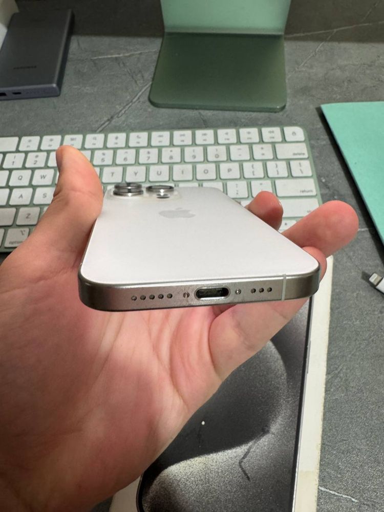 Iphone 15 pro white titanium