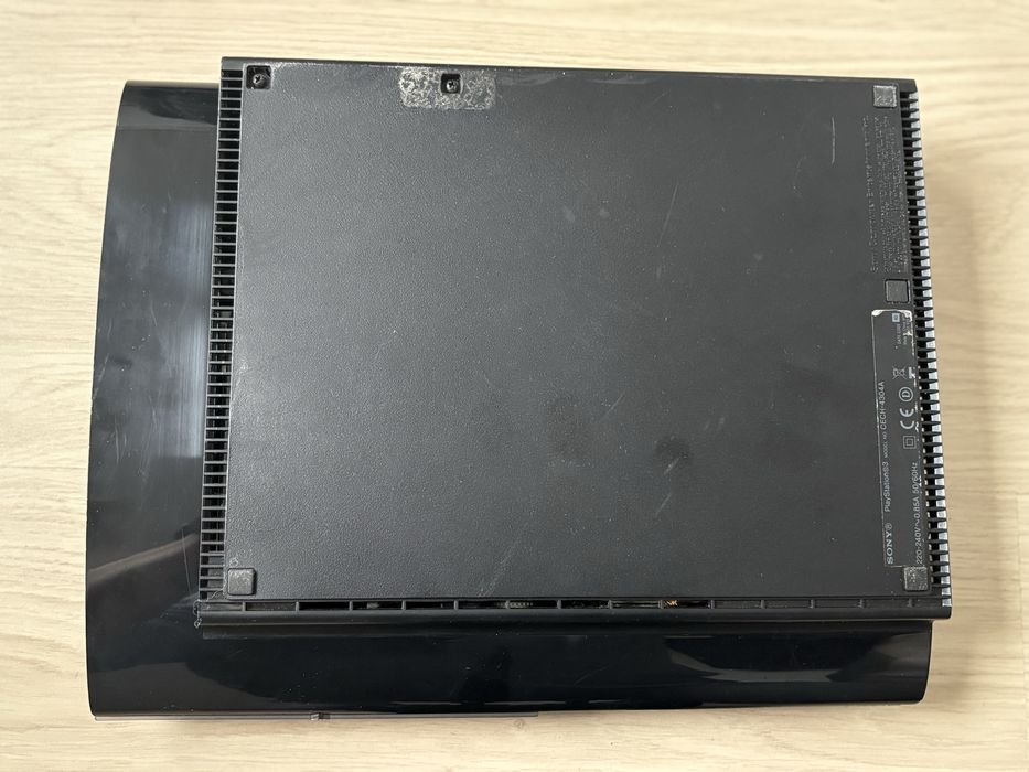 Playstation SuperSlim, Modat. 500gb