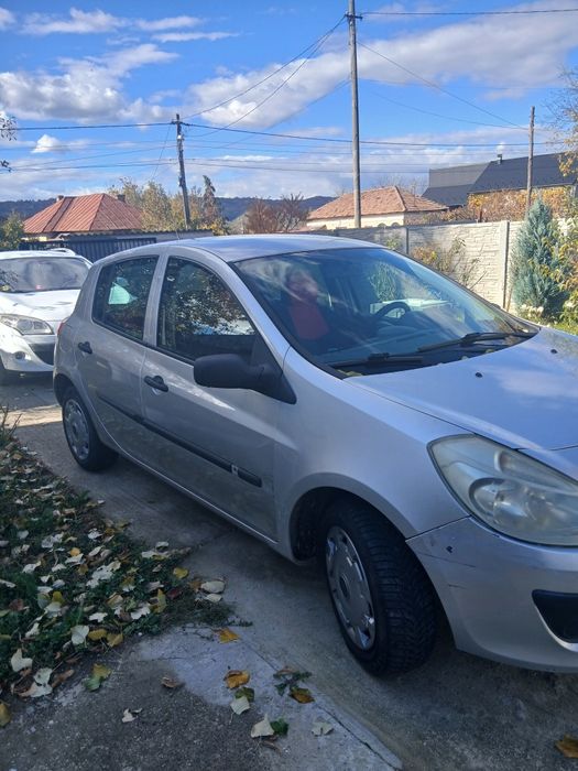 Renault Clio/ Seat