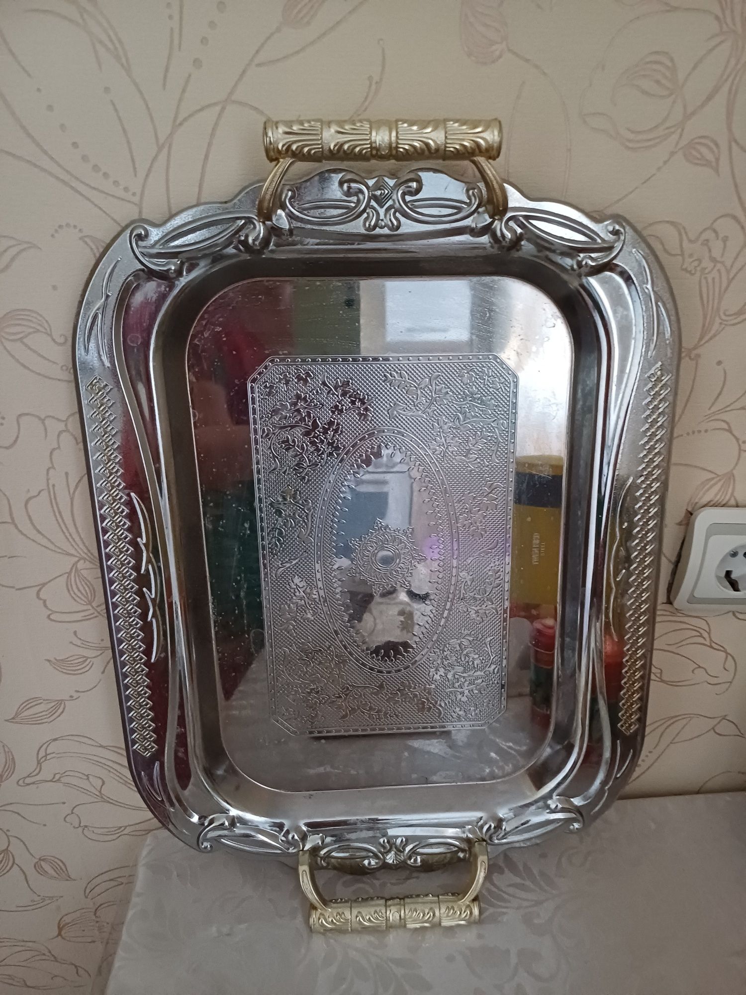 Поднос металлический