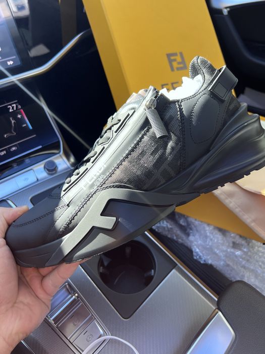 Flow Low-Top Sneakers