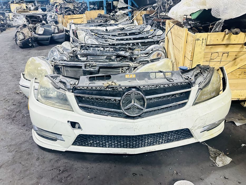 W204 AMG бампер ноускат бу запчасть мерседес авторазбор радиатор