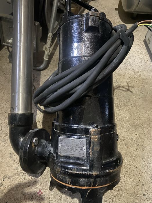 Pompa submersibila