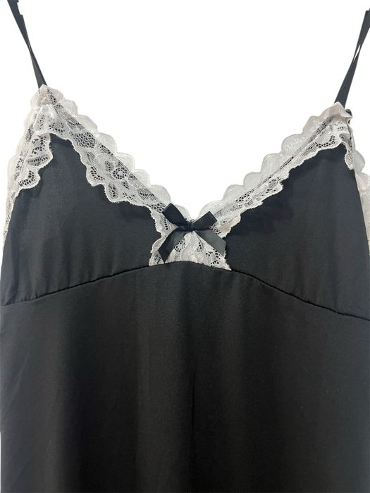 Rochie de noapte neagră M, cu dantelă albă – nouă, nepurtată