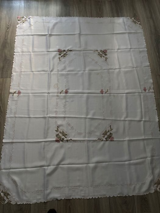 Fata de masa din matase