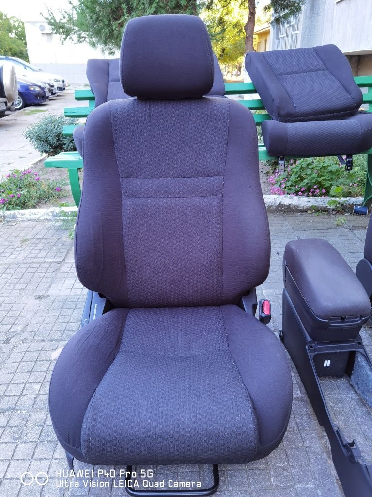 Салон от Toyota Avensis