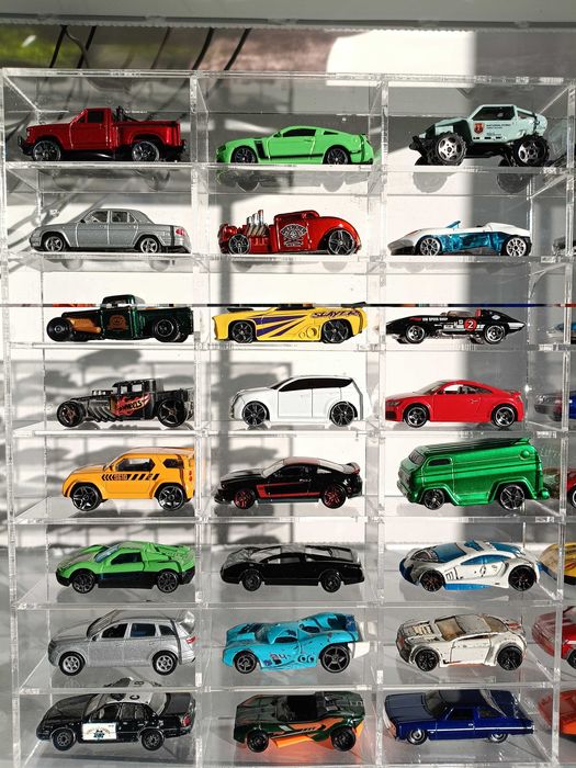 Matchbox , Hot Wheels , Maisto и други .