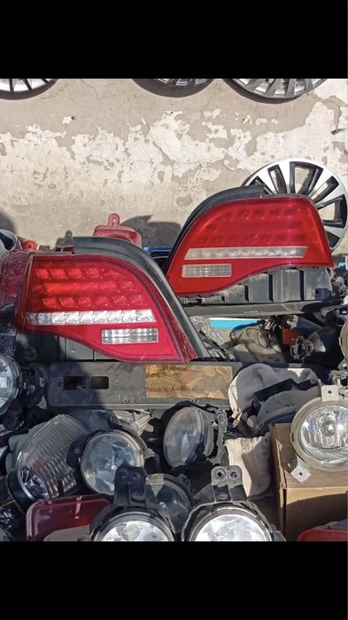 Nexsa 2 ga orqa mers fara faqat 1 tarafi butun