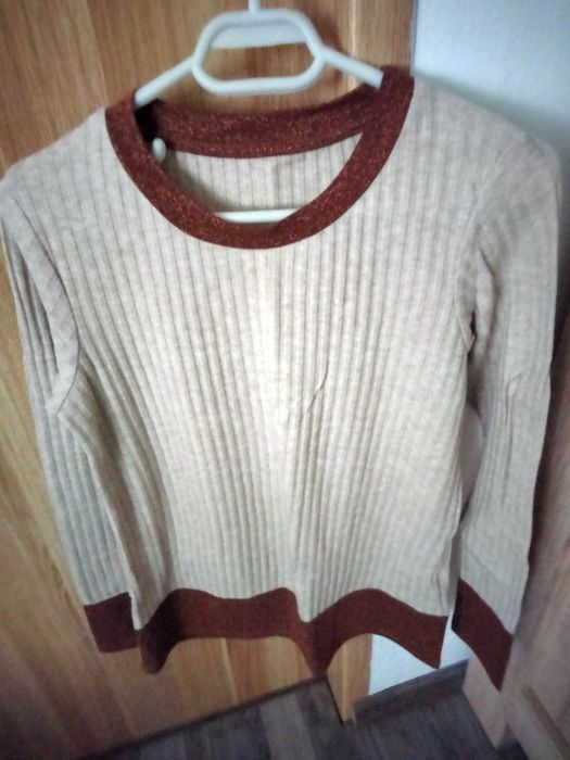 Pulovere bărbați și bluze dama noi de calitate bună .