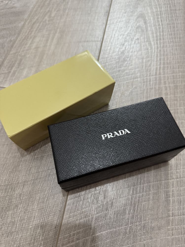 Слънчеви очила Prada